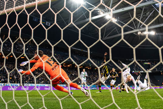 Varbergs André Boman gör 1-1 som senare döms bort bakom