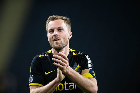 s Sebastian Larsson jublar