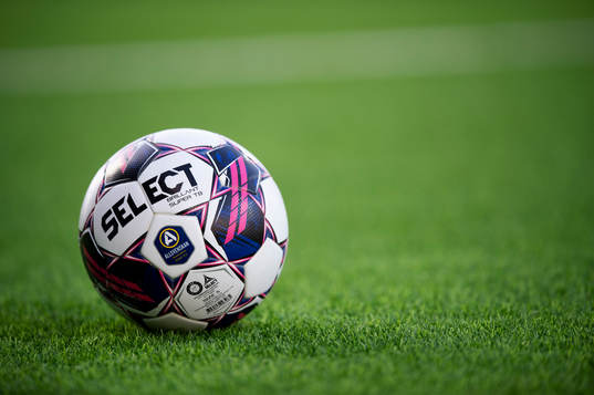 En boll innan fotbollsmatchen i Allsvenskan mellan GIF
