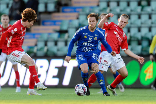 Sundsvalls Daniel Stensson och Kalmars Romario Pereira