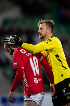 Kalmars Filip Sachpekidis utgår skadad och målvakt