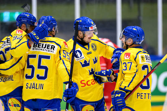Patrik Karlkvist of Sweden celebrate