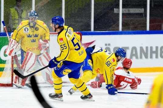Nils Åman of Sweden in a situation with Mathias From of