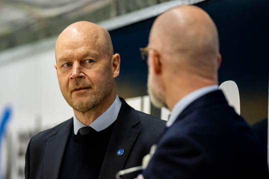 Assistant Coach Marcus Ragnarsson of Sweden