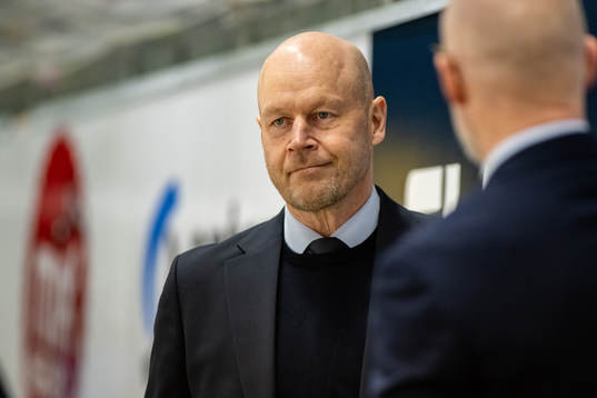 Assistant Coach Marcus Ragnarsson of Sweden