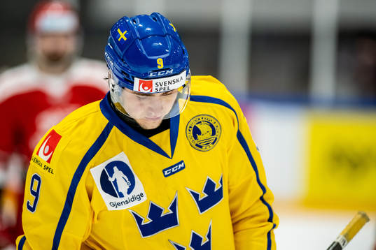 Linus Karlsson of Sweden  looks dejected