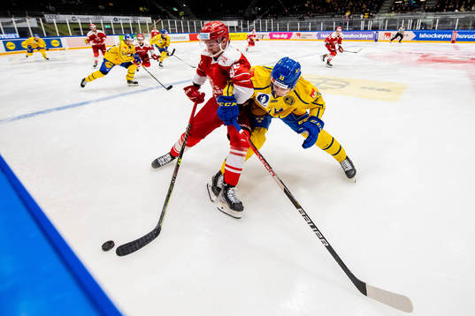 Nick Olesen of Denmark and Albin Lundin of Sweden