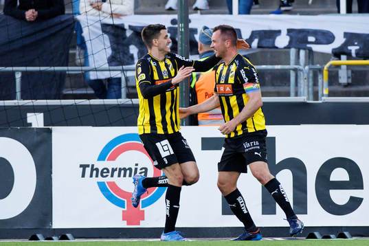 Häckens Alexander Jeremejeff och Even Hovland jublar