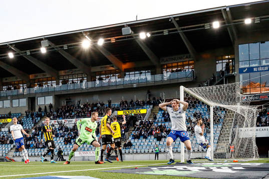 IFK Norrköpings Daniel Fritz Eid deppar eter bortdömt