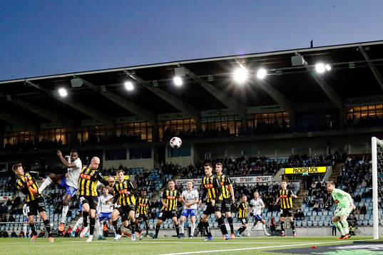 Spel framför Häckens mål