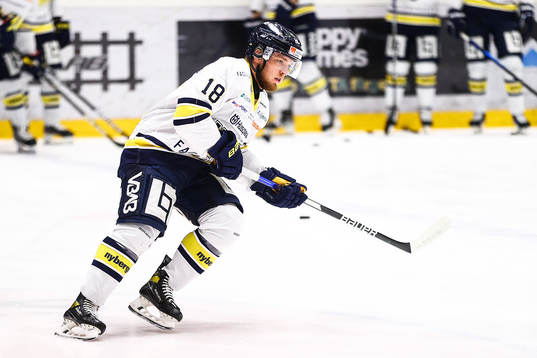 s Zion Nybeck värmer upp