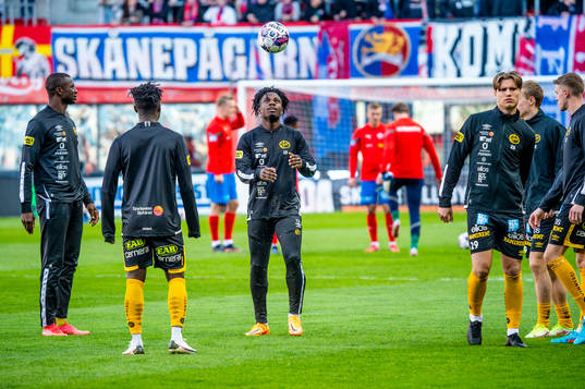 Elfsborgs Michael Baidoo värmer upp innan fotbollsmatchen