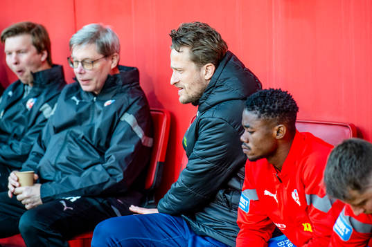 Helsingborgs målvakt Anders Lindegaard på bänken