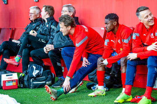 Helsingborgs målvakt Anders Lindegaard på bänken