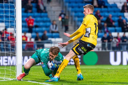 Helsingborgs målvakt Kalle Joelsson och Elfsborgs