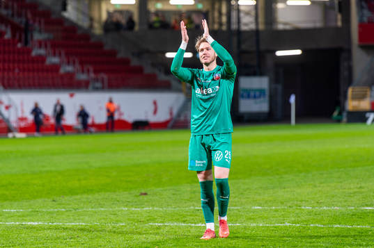 Helsingborgs målvakt Kalle Joelsson jublar
