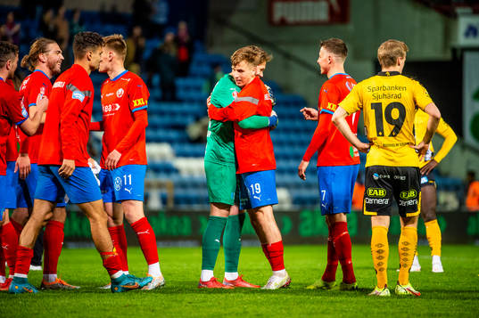 Helsingborgs målvakt Kalle Joelsson och Lucas Lingman