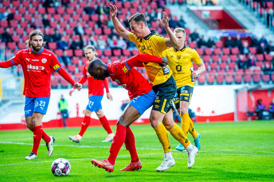 Helsingborgs Ravy Tsouka-Dozi mot Elfsborgs Simon Olsson