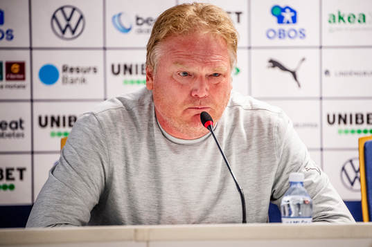 Helsingborgs tränare Jörgen Lennartsson på en