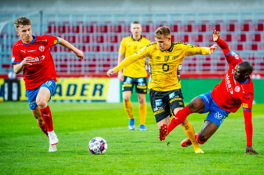 Elfsborgs Jacob Ondrejka mot Helsingborgs Lucas Lingman och