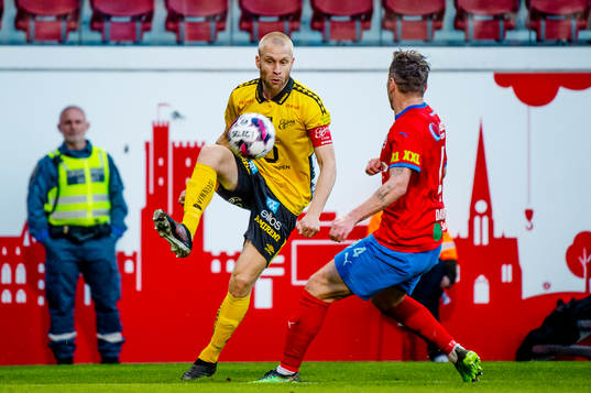 Elfsborgs Johan Larsson mot Helsingborgs Viljormur Davidsen