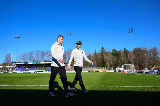 Malmö FFs Felix Beijmo och Eric Larsson innan
