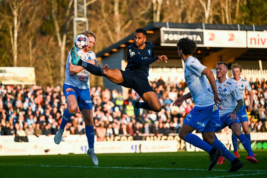 Värnamos Hampus Näsström och Malmö FFs Isaac Kiese