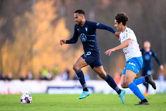 Malmö FFs Isaac Kiese Thelin och Värnamos Robin Tihi