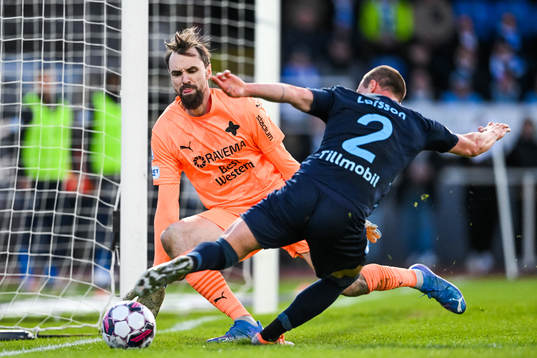 Värnamos målvakt Pilip Vaitsiakhovich och Malmö FFs Eric