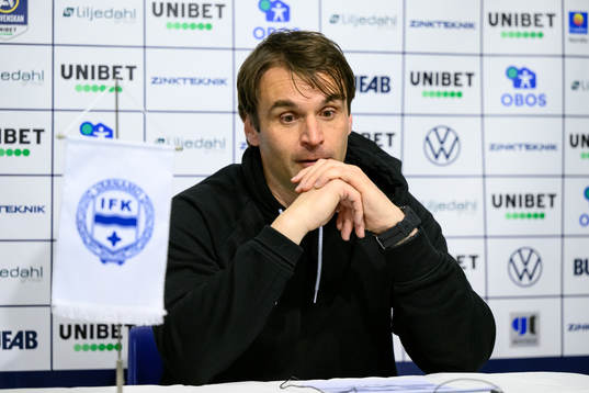 Malmö FFs tränare Milos Milojevic på en presskonferens
