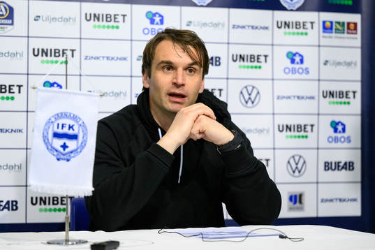 Malmö FFs tränare Milos Milojevic på en presskonferens