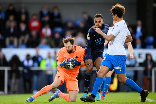 Värnamos målvakt Pilip Vaitsiakhovich och Malmö FFs