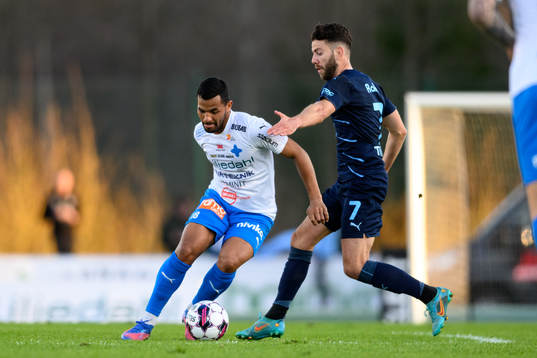 Värnamos Wenderson Oliveira do Nascimento och Malmö FFs