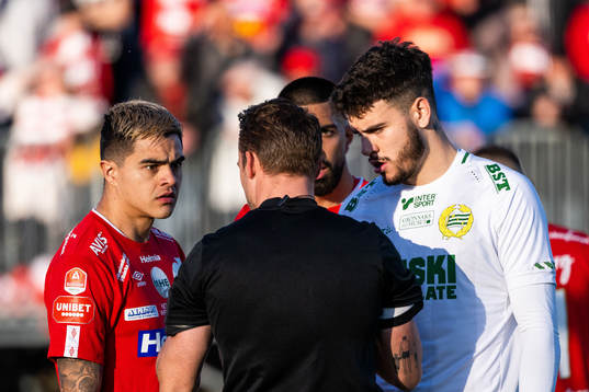 Degerfors Diego Campos och Hammarbys Edvin Kurtulus