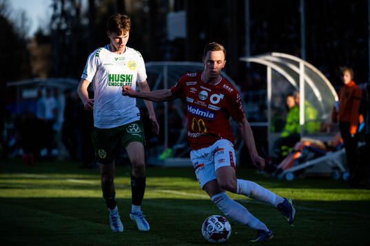 Hammarbys Williot Swedberg och Degerfors Erik Lindell