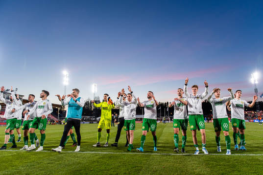 Hammarbys spelare jublar