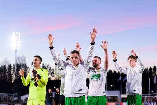 Hammarbys spelare jublar