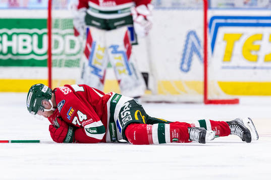Frölundas Andreas Borgman ligger på isen