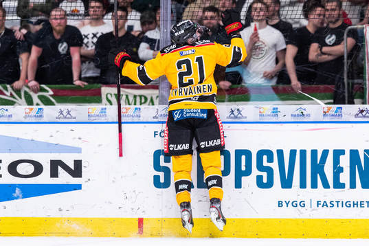 Luleås Juhani Tyrväinen jublar