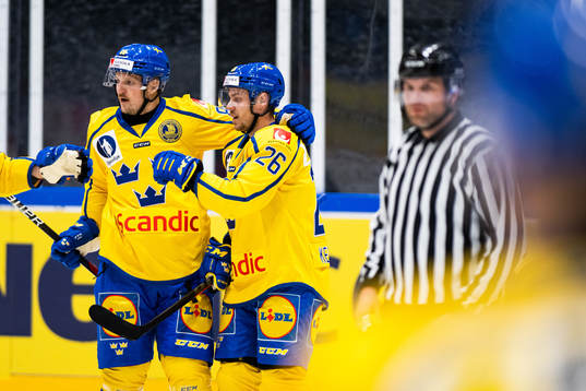 Patrik Karlkvist and Joel Kellman of Sweden celebrate