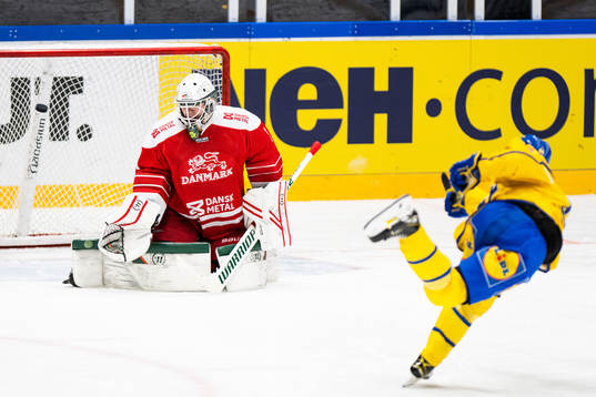 Jonathan Pudas of Sweden scores the decisive penalty shot