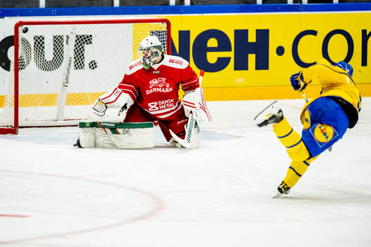 Jonathan Pudas of Sweden scores the decisive penalty shot