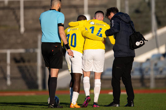 IFK Malmös Granit Stagova får hjälp av Kofi Yeboah Addae
