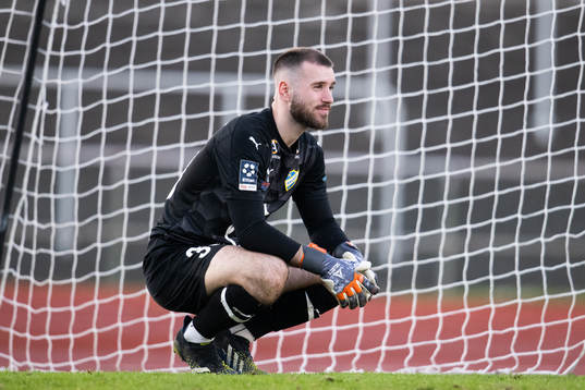 IFK Malmös målvakt Merlin Nuhanovic nder fotbollsmatchen