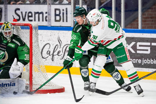 Färjestads målvakt Dominik Furch och Gustav Rydahl mot