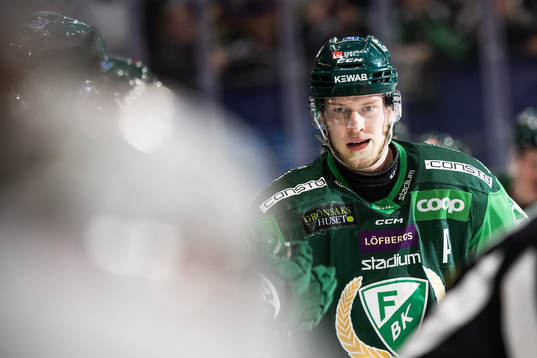 Färjestads Victor Ejdsell jublar