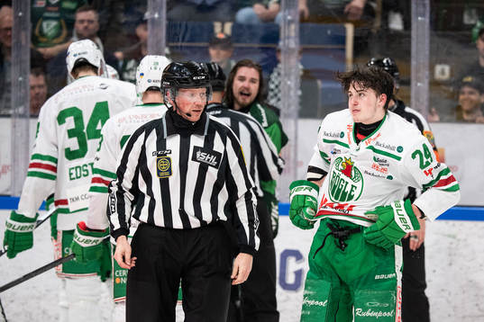 Färjestads Linus Johansson och Rögles Marco Kasper