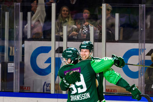 Färjestads Victor Ejdsell jublar