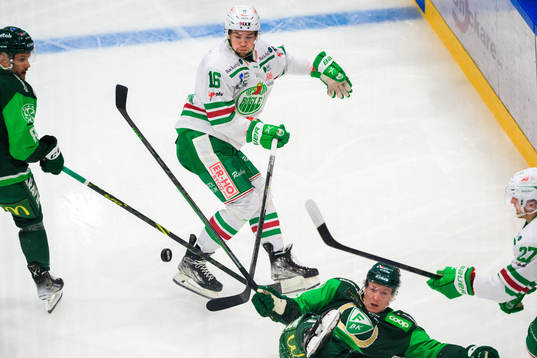 Rögles Lucas Ekeståhl-Jonsson och Färjestads Gustav