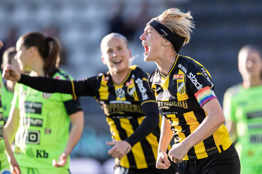 Häckens Luna Nørgaard Gevitz jublar